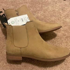 Women’s Tan Boots- Size 11- NWT
